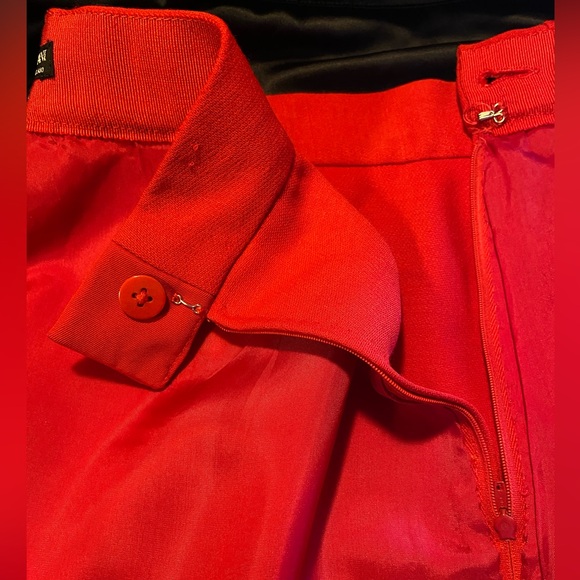 Vintage Armani skirt (matches the red Armani jacket in my closet). EU size 42. - Picture 8 of 13